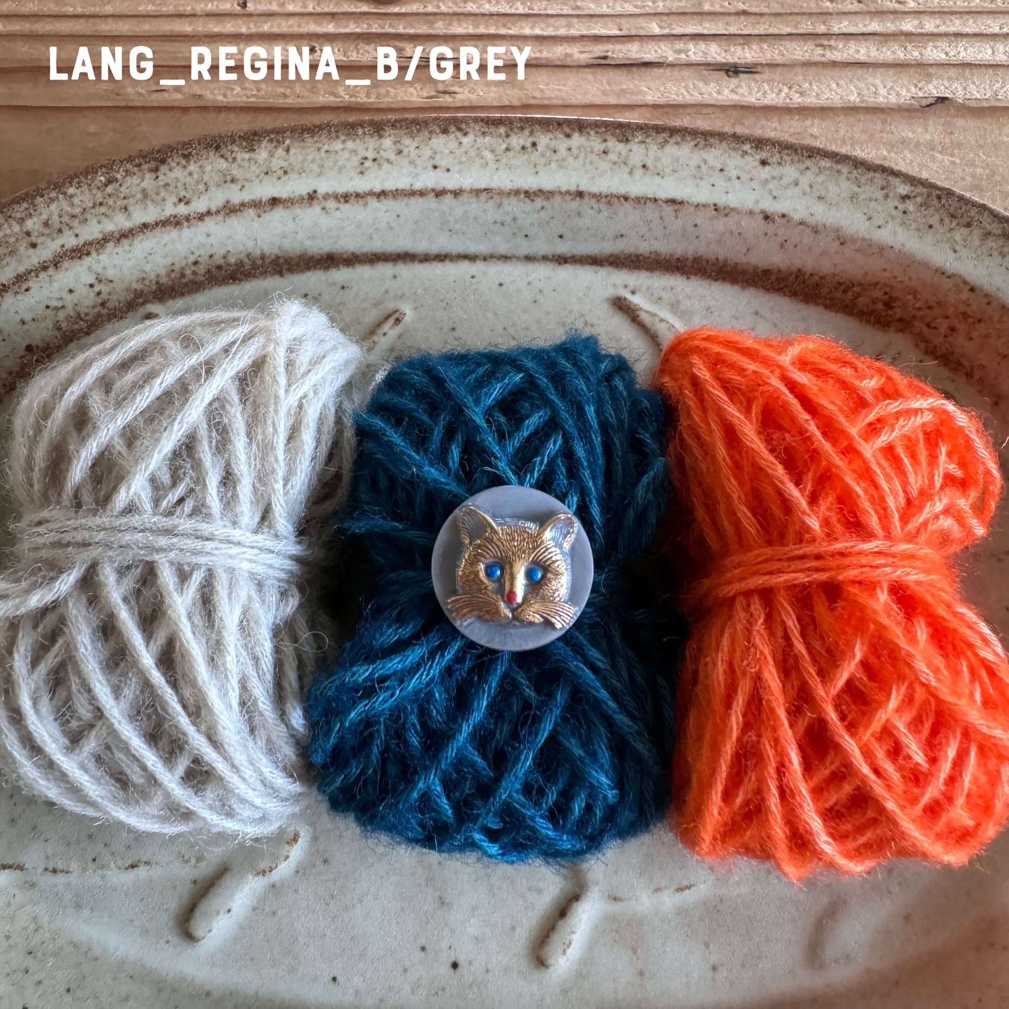 KIT | 猫のお守りポーチ LANG regina | amuhibi