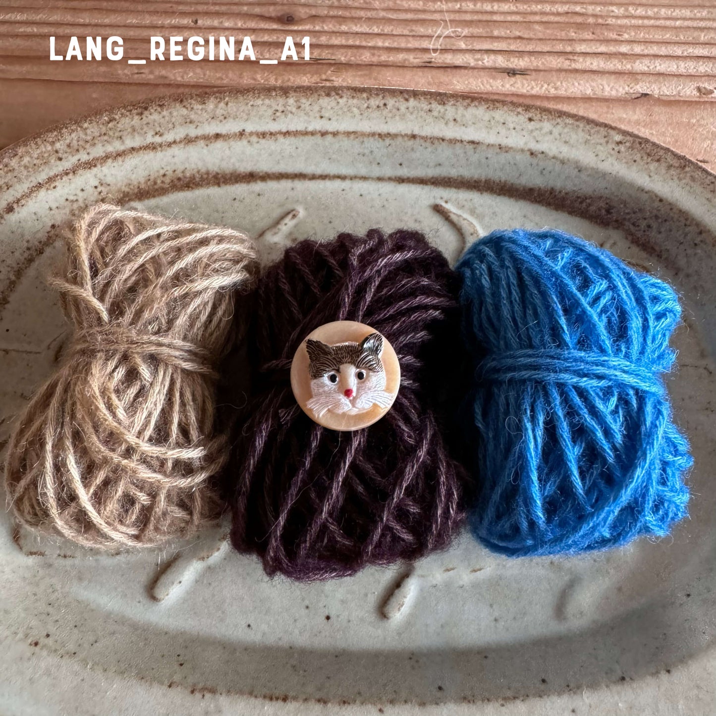 KIT | 猫のお守りポーチ LANG regina | amuhibi