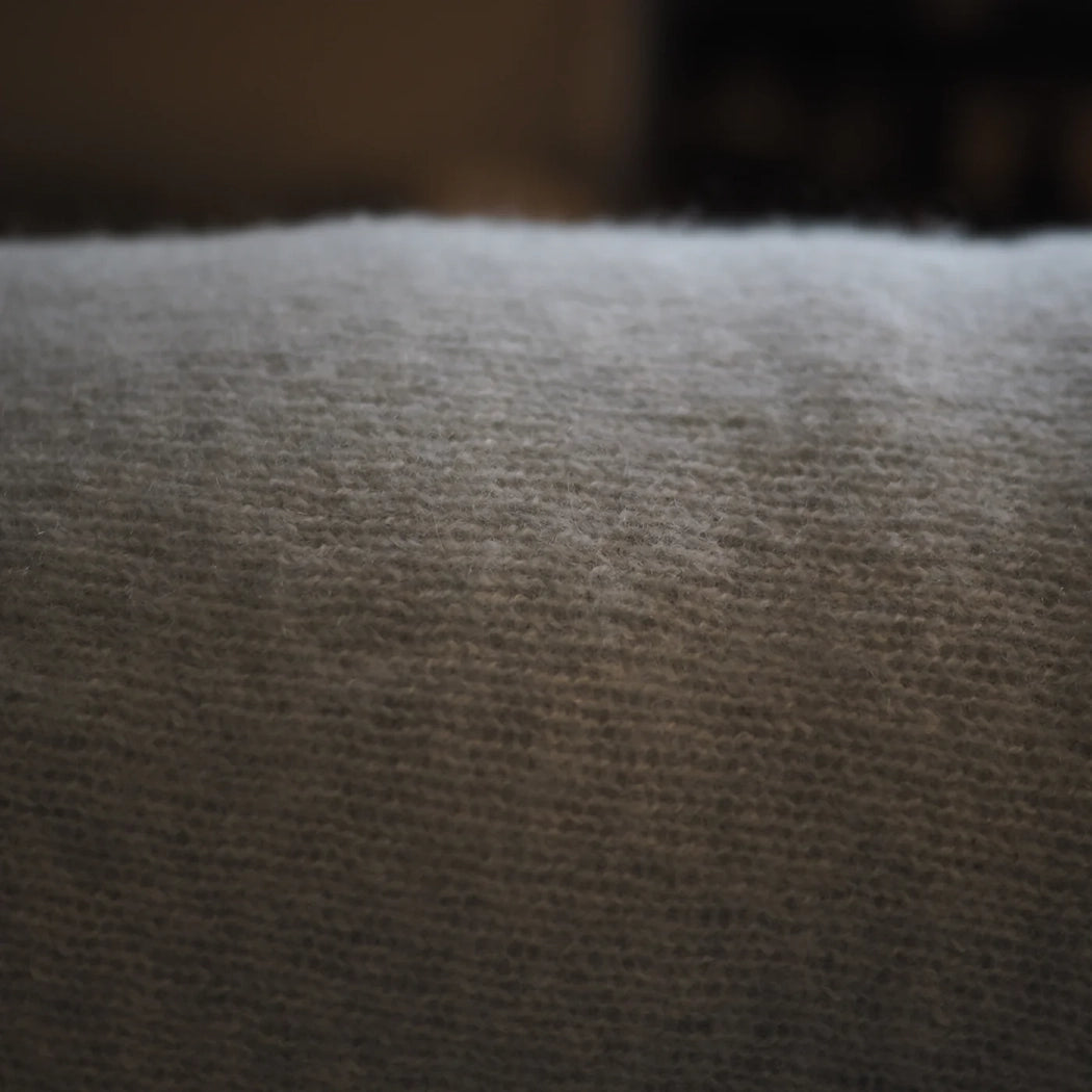and wool 手編み機で編んだ カシミヤ100%の大判ストール