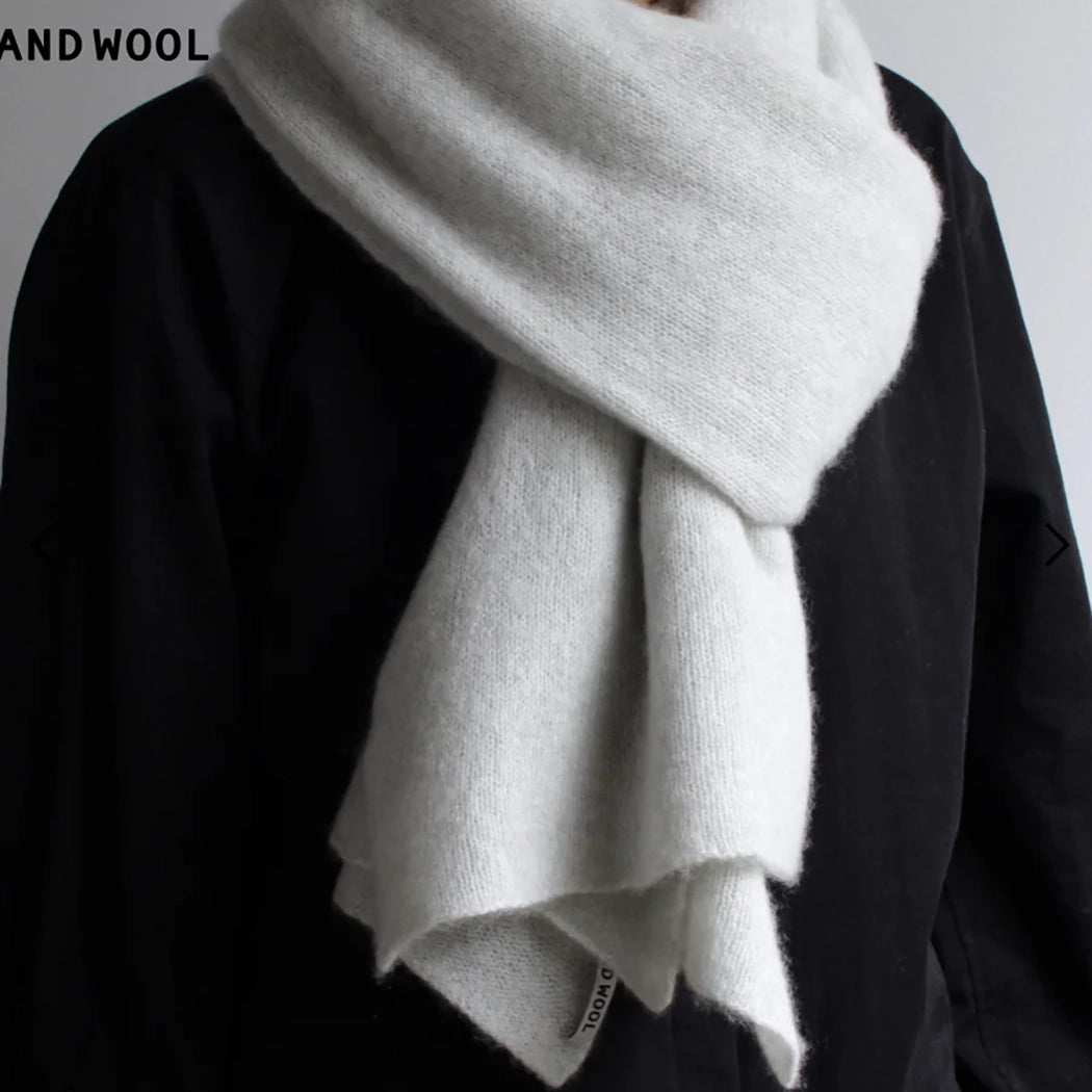 and wool 手編み機で編んだ カシミヤ100%の大判ストール
