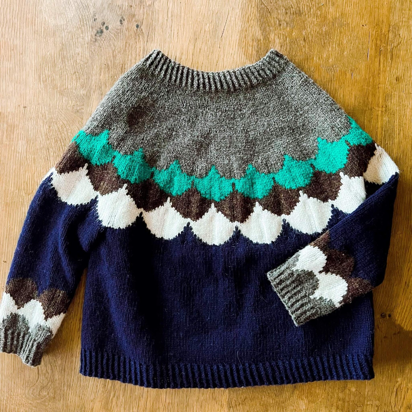 KNIT BOOK2nd_01 SCALLOP YOKE糸セット| amuhibi