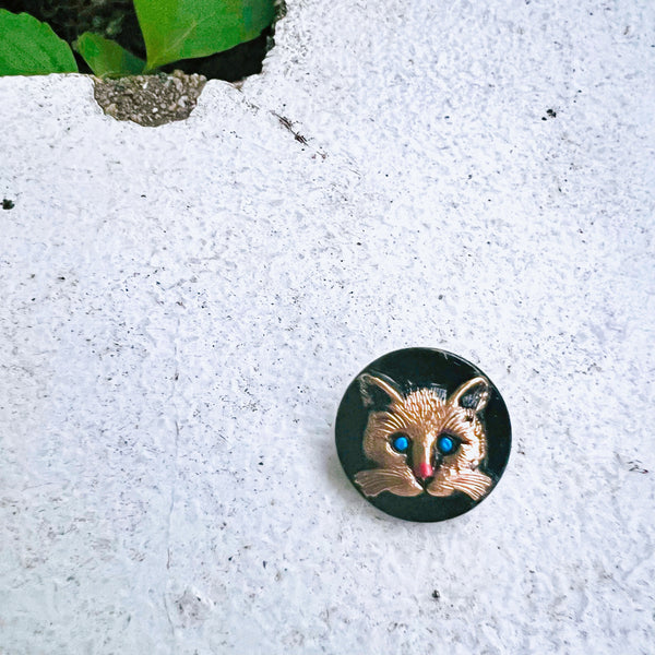 チェコガラスの猫ボタン